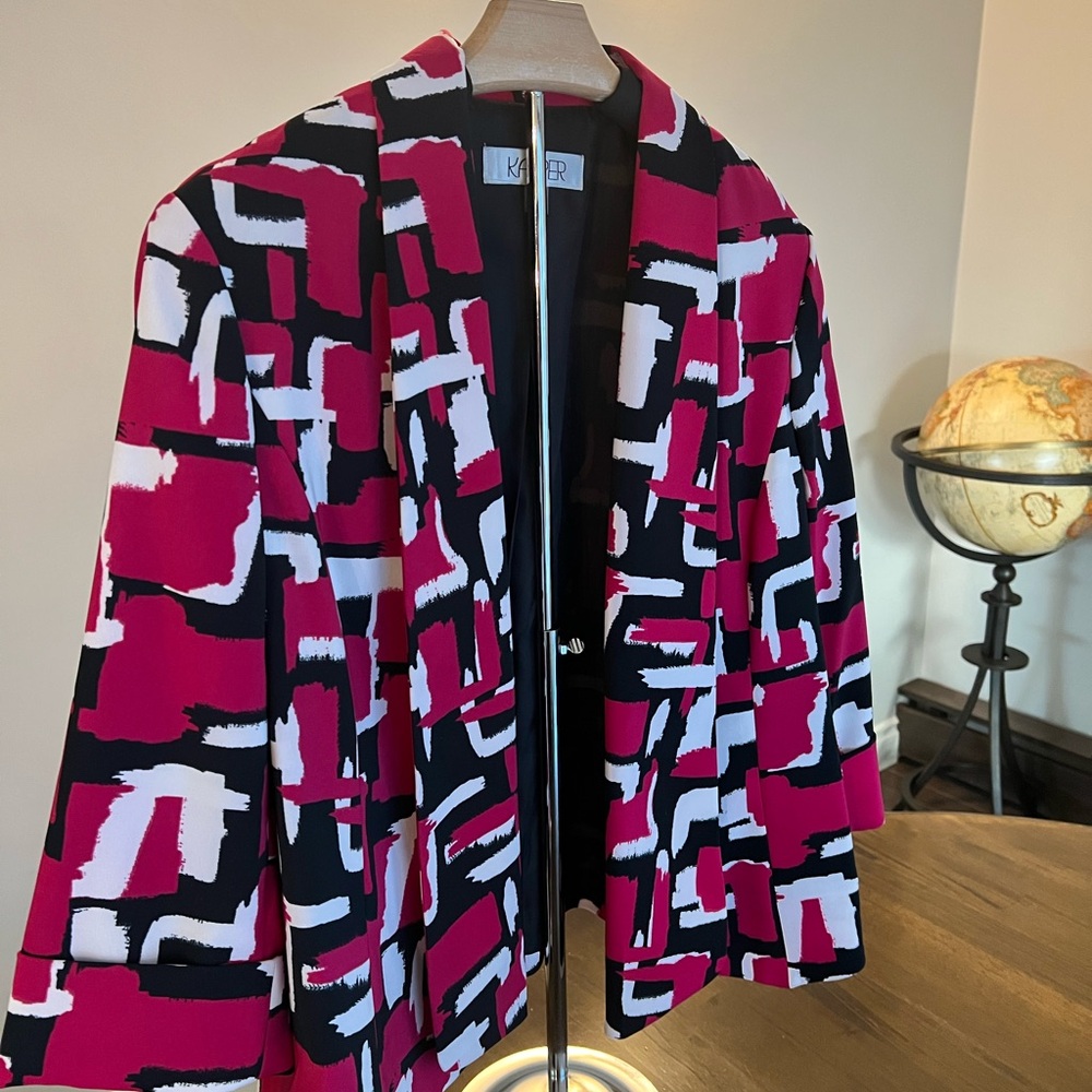 Kasper Pink and Black Blazer with Geometric Design